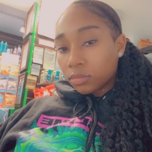 Meet your Posher, Zainab